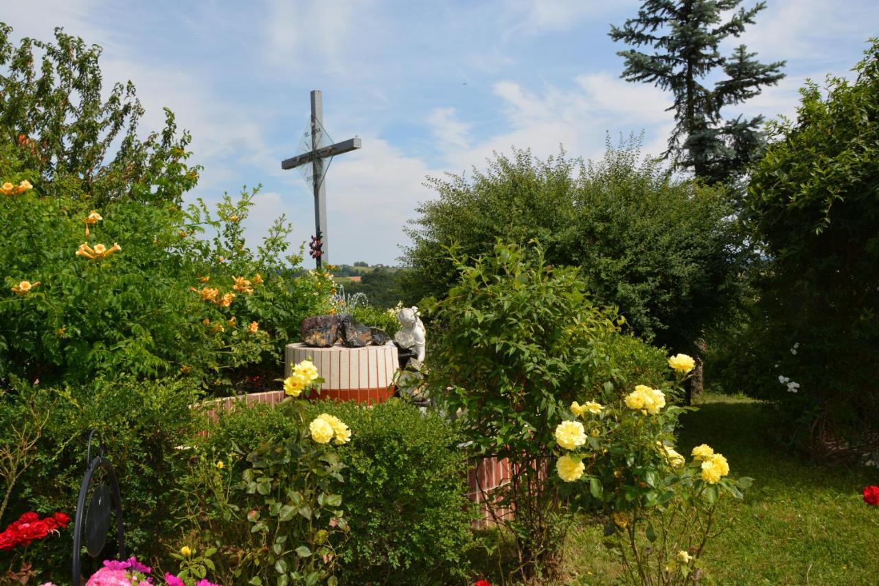 Hotel Rosenberg Jennersdorf Bagian luar foto